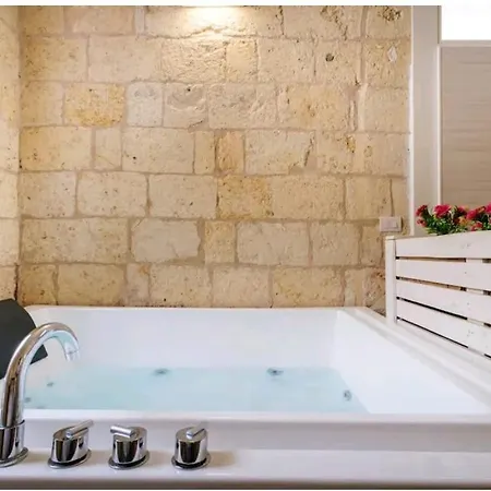 Dom wakacyjny La Dimora Del Re Luxury Con Jacuzzi *